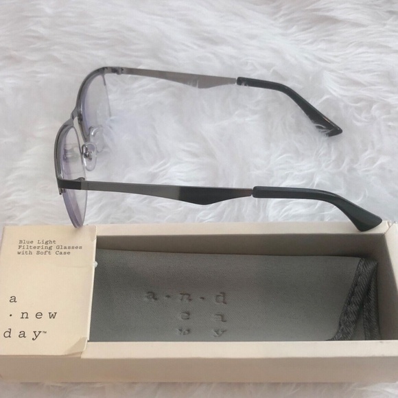 A New Day Women's Oval Blue Light Filtering Reading Glasses W/Soft Case +200 - Picture 7 of 11